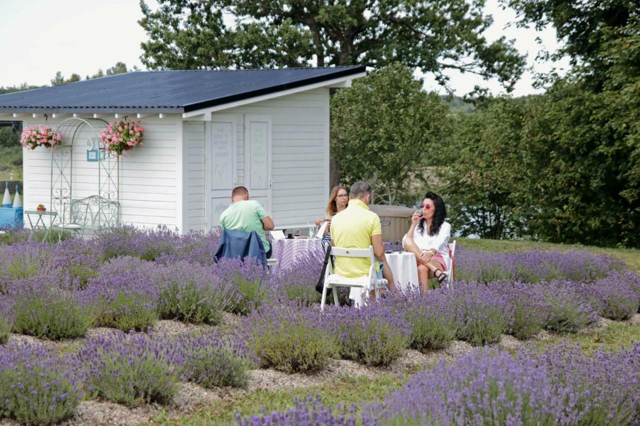 Lavender Village Kiemeliai Exteriör bild